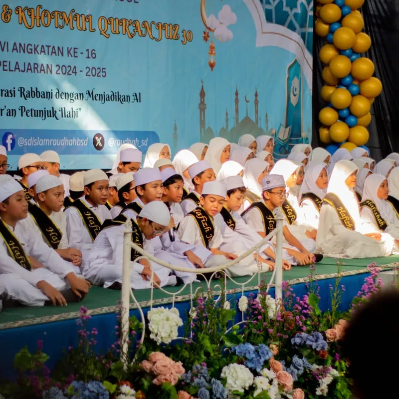 Wisuda Tahfizh dan Khotmul Qur'an Juz 30: Mencetak Generasi Qur'ani di SD Islam Raudhah BSD